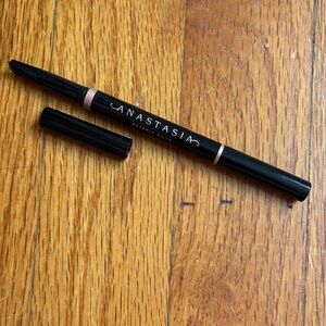 Anastasia Beverly Hills brow definer- soft brown